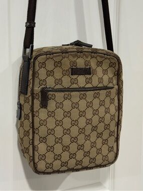 Gucci Brown/Tan GG Supreme Messenger Bag